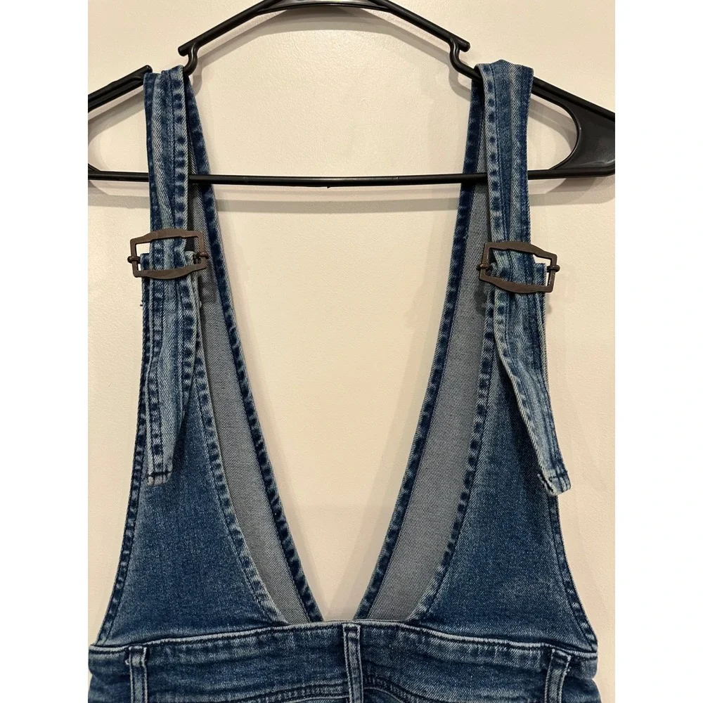 Free People Deep V Wide Leg Denim Overalls Medium‎ Wash Blue Size 2 OB1140994